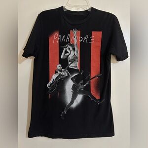 Paramore black and red band tee. Short sleeve. Unisex medium